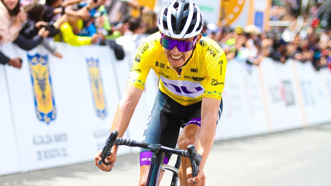 El equipo NU, en su debut en el ciclismo profesional, sorprende al ganar el Tour Colombia. Rodrigo Contreras, corredor estrella de Villapinzón, lidera la hazaña al vencer a los favoritos del World Tour y coronarse campeón.