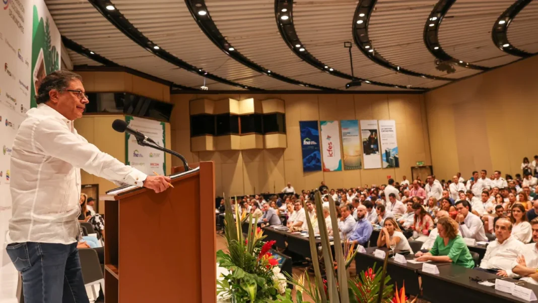 Alcaldes del Oriente Antioqueño se retiran de discurso de Petro en Cartagena: esta es la razón