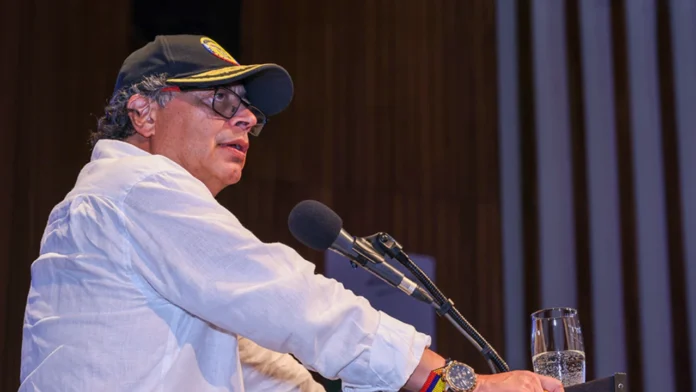 Gustavo Petro: “inversión pública sólo ha servido para valorizar predios de los más ricos de Colombia”