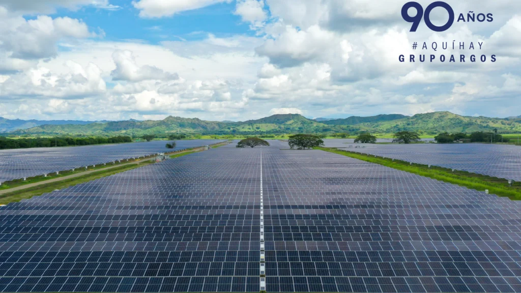 Paneles solares de Celsia, empresa del Grupo Argos