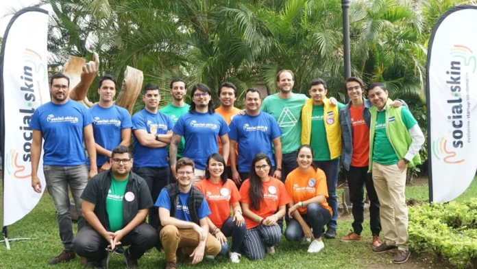 Grupo Bolívar Davivienda lanza convocatoria para premio Social Skin, impulsando el emprendimiento social en jóvenes de Colombia y Centroamérica.