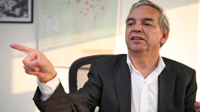 Ministro de Hacienda confirma que estudian modificación en contratos de vigencias futuras en Colombia
