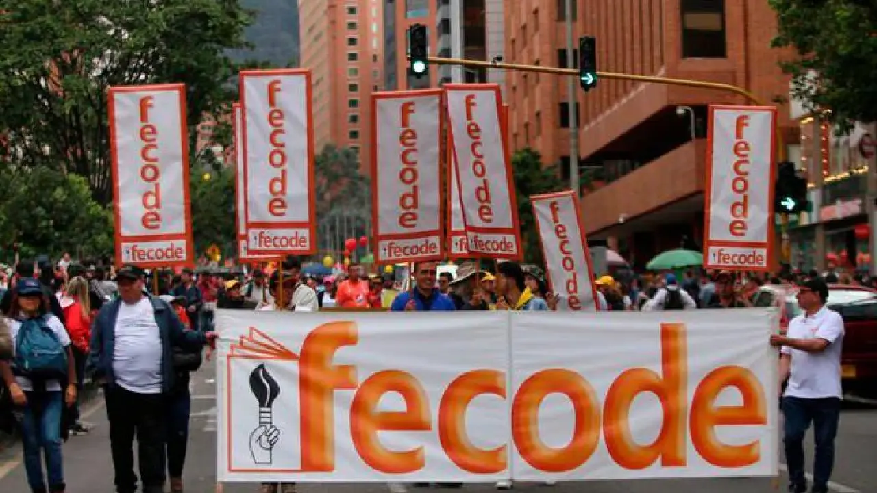 Casi 10 millones de estudiantes perderían clases este jueves por marchas de Fecode para apoyar al Gobierno