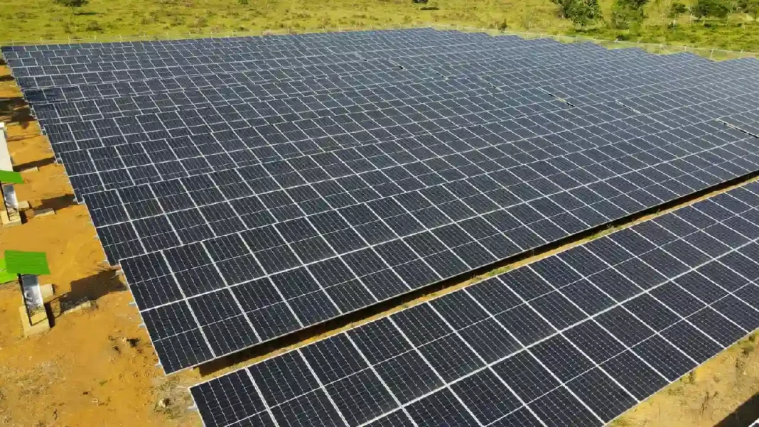 Miraflores inaugura su central híbrida de energía