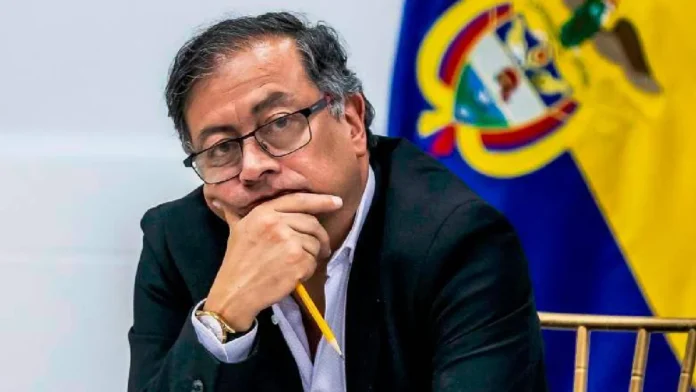 Gustavo Petro proponte implementar nuevo modelo de salud en Colombia, sin reforma