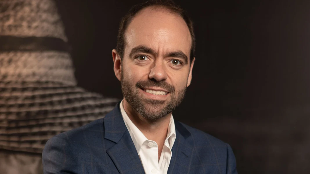 Los jóvenes en las empresas no deben ser retenidos, si no enamorados por las compañías y eso es rol de quienes ejercen un liderazgo, según Doménico Barbato, VP de Marketing y Comercial de Juan Valdez.