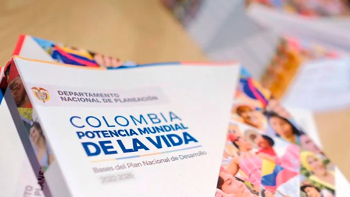 La RePRO alerta sobre la preocupante ejecución del Plan Nacional de Desarrollo en Colombia, instando a medidas urgentes para garantizar transparencia y progreso económico.