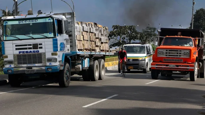 Gremio de vehículos de carga cuestiona pico y placa ambiental en Medellín