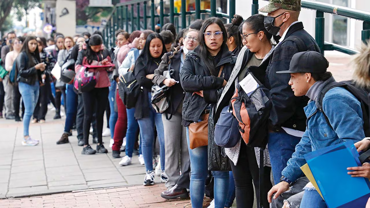 La tasa de desempleo en Colombia creció 0,3% durante el mes de febrero de 2024, con respecto al mismo periodo del 2023.