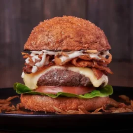 "La Mestiza" de LF Burger, una de las hamburguesas favoritas a ganar el Burguer Master 2024