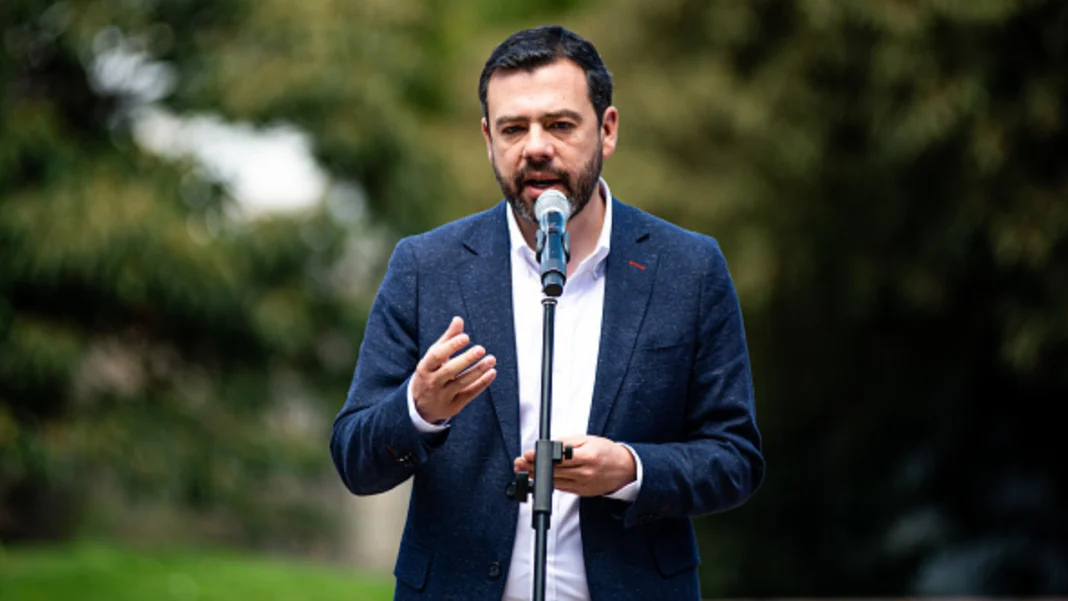 El alcalde Bogotá, Carlos Fernando Galán afirmó que de seguir creciendo el nivel de los embalses que abastecen de agua en la ciudad, podría revisarse la periodicidad de los racionamientos de agua en la capital.