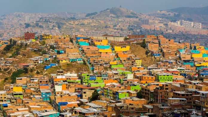 Pobreza multidimensional en Colombia se ubicó en 12,1% en 2023: así quedó el dato para cada región