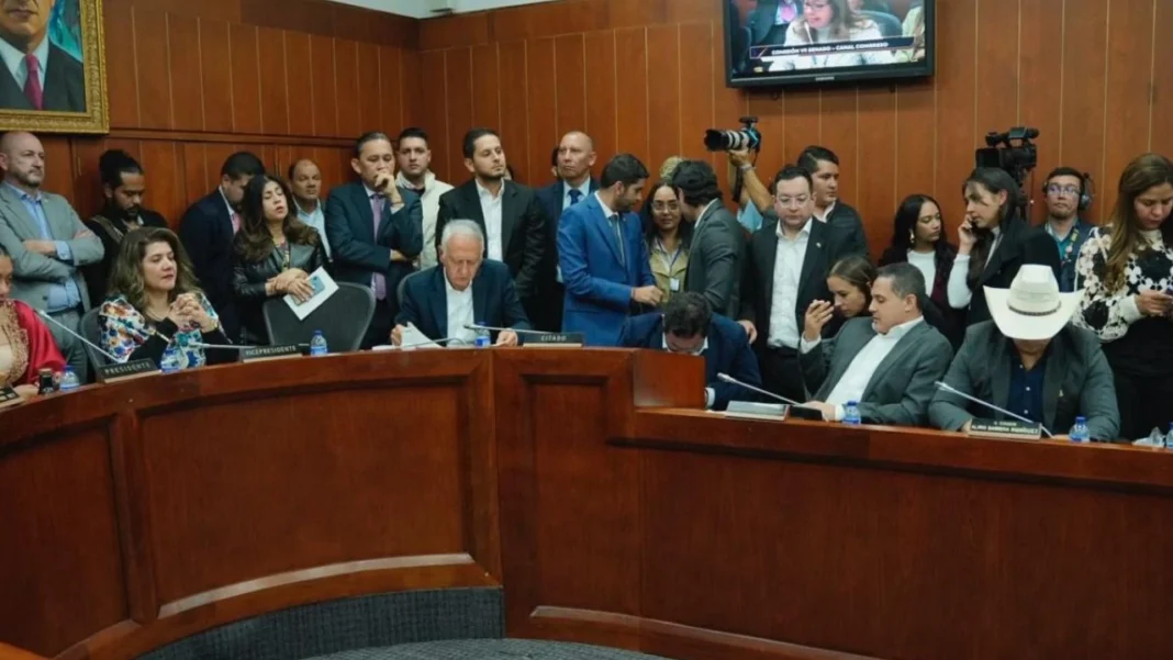 Gobierno busca concertar con senadores que hundieron Reforma a la Salud 