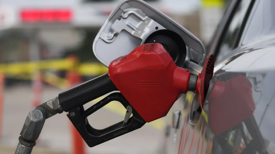 Congresistas iniciaron socialización de proyecto que busca eliminar los impuestos de la gasolina y Acpm