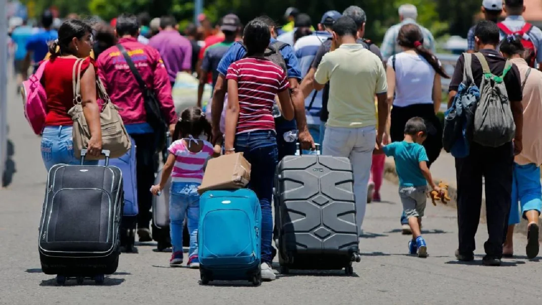 Cancillería exigiría pasaporte vigente a migrantes venezolanos que quieran ingresar a Colombia