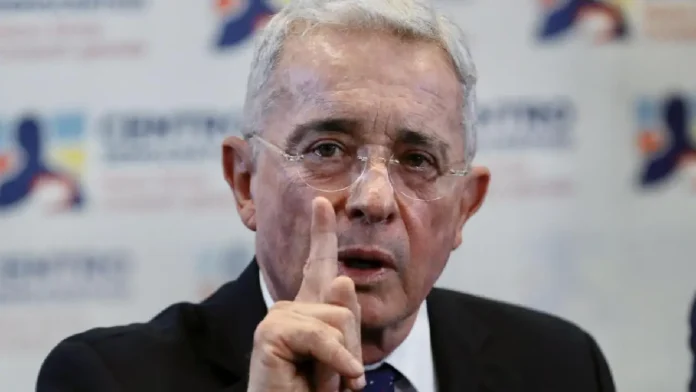 “Sería un claro golpe de Estado”: Álvaro Uribe cuestiona la propuesta de Petro de una Asamblea Nacional Constituyente.