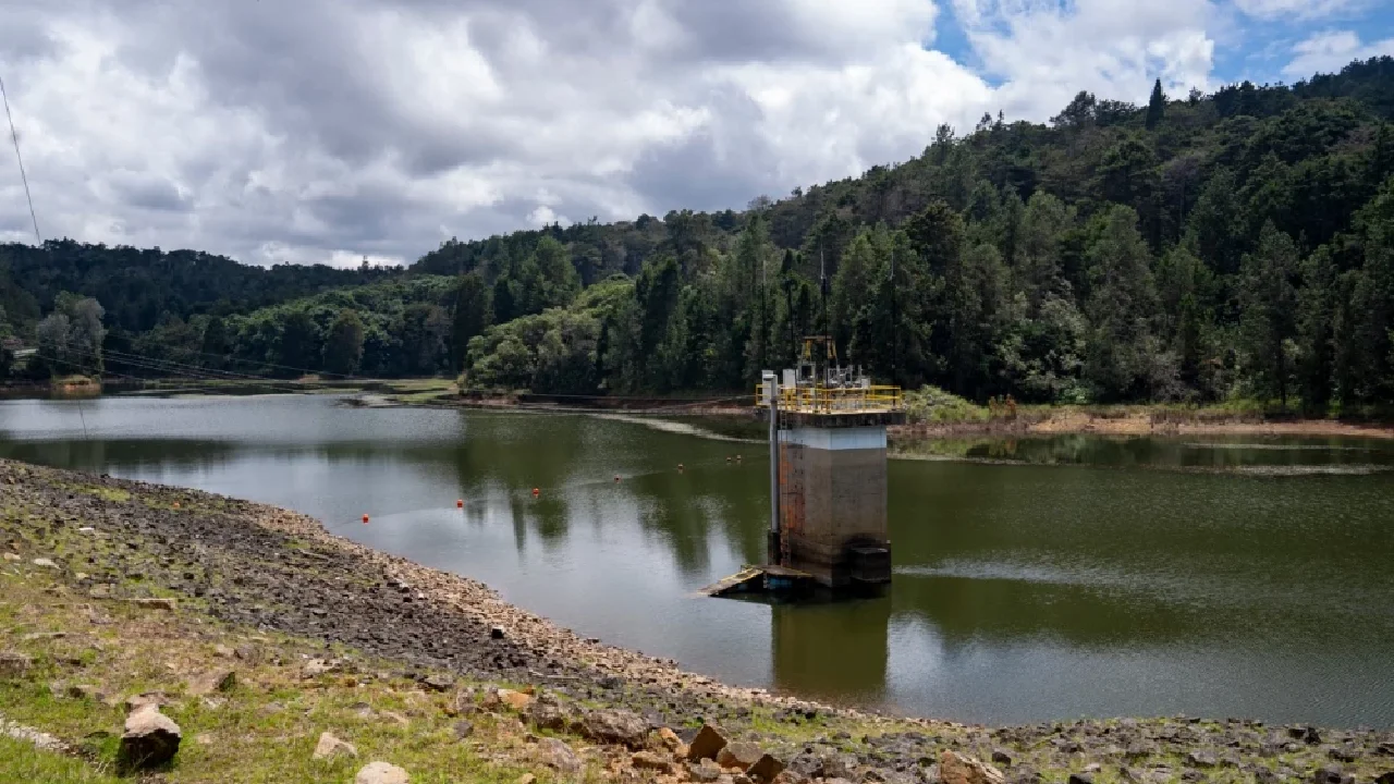 EPM reporta aumento en consumo de agua y niveles preocupantes en embalses de Medellín