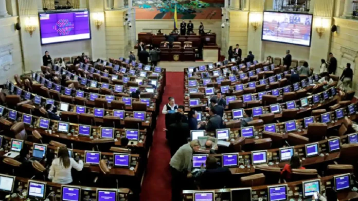 Senado aprobó proyecto de Ley que aumentará remuneración de concejales: faltan dos debates