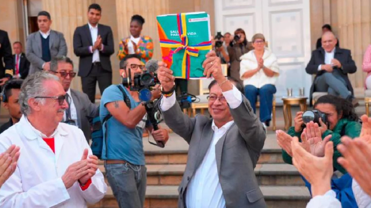 Anif advirtió el déficit fiscal de $15,6 billones que dejaría la reforma a la salud de Gustavo Petro