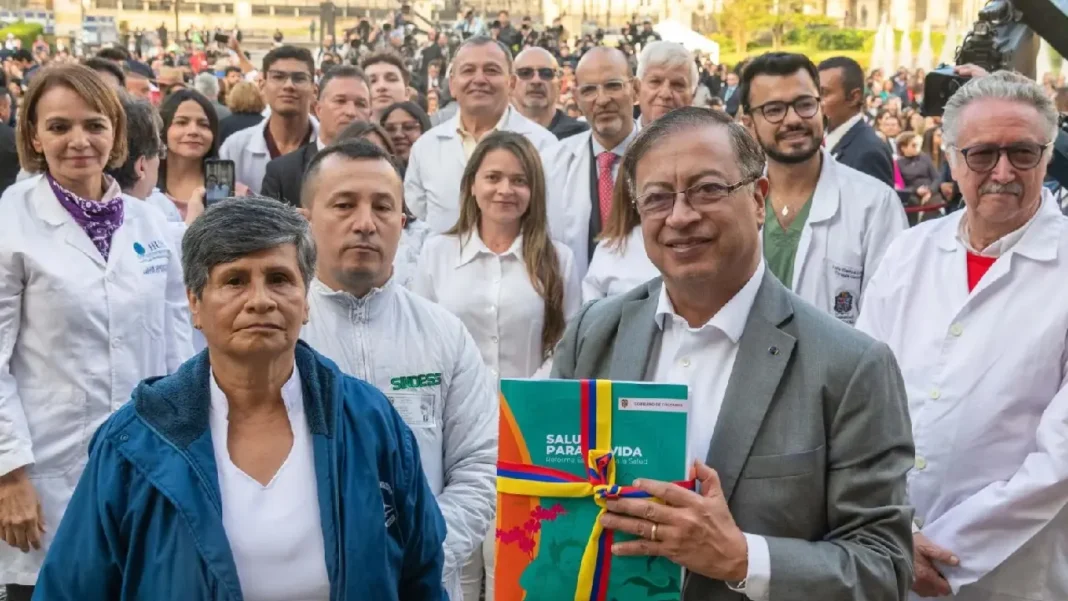 Y así se logró inducir el colapso del sistema de salud colombiano