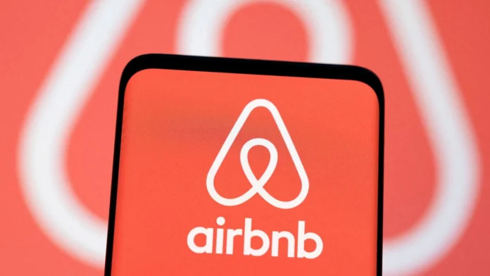 Las acciones de Airbnb Inc. (ABNB) se vieron afectadas por una fuerte caída, la mayor en un año, tras la divulgación de previsiones negativas por segundo trimestre consecutivo.