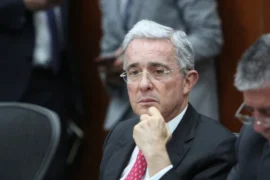 Álvaro Uribe cuestiona a las Fuerzas Armadas: "lo peor que hacen es quedarse quietas por orden del Gobierno"