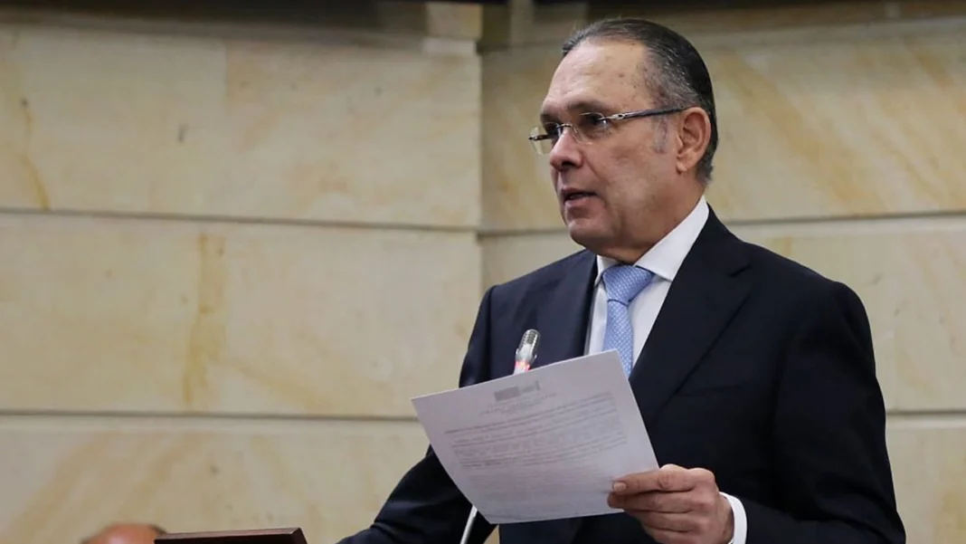 En un cambio magistral en el Senado de la República, el senador conservador Efraín Cepeda se postula como el más firme candidato a asumir la presidencia de la Rama Legislativa.