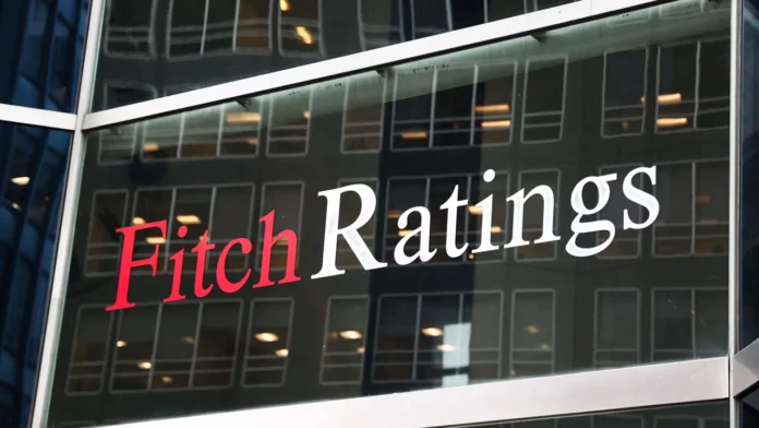 Fitch Ratings advierte sobre riesgos fiscales en Colombia por modificaciones en regla fiscal.