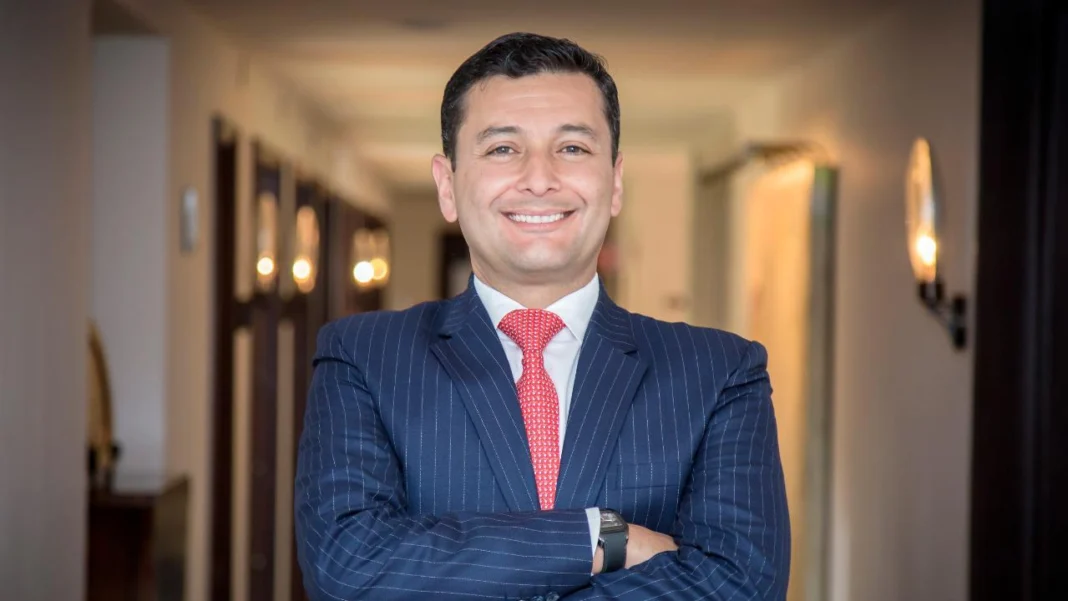 El exsuperintendente asumiría la presidencia de Corficolombiana, luego del paso de María Lorena Gutiérrez a la dirigencia del Grupo Aval.