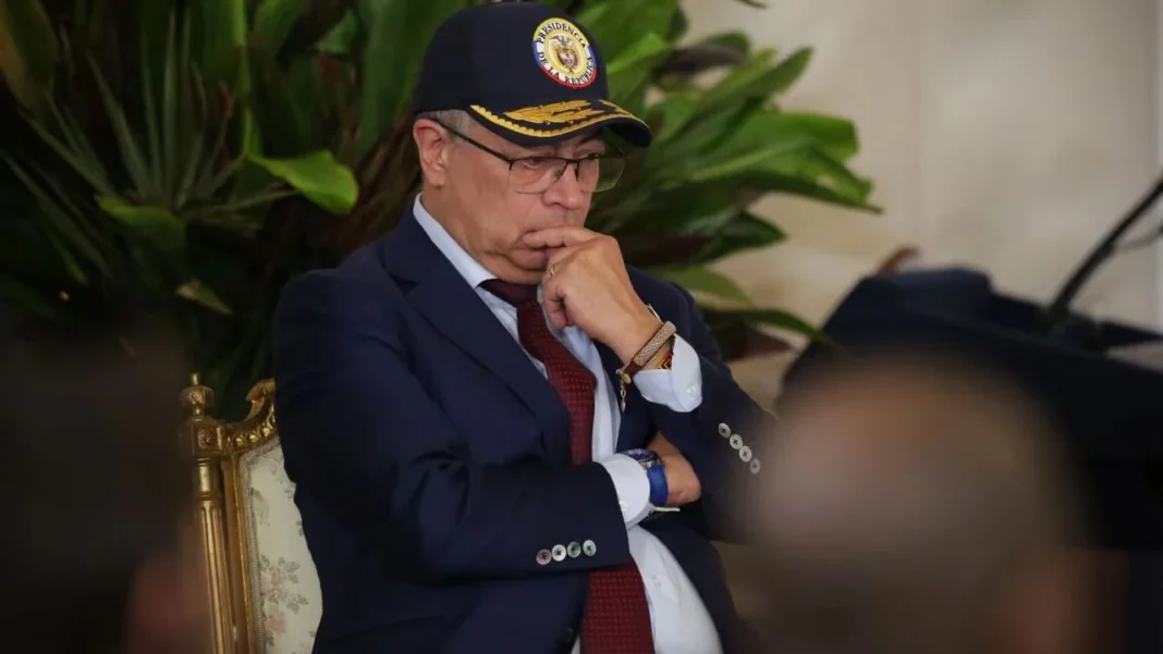 Financial Times cuestiona a Petro: “se vuelve radical en su intento de reescribir la Constitución”