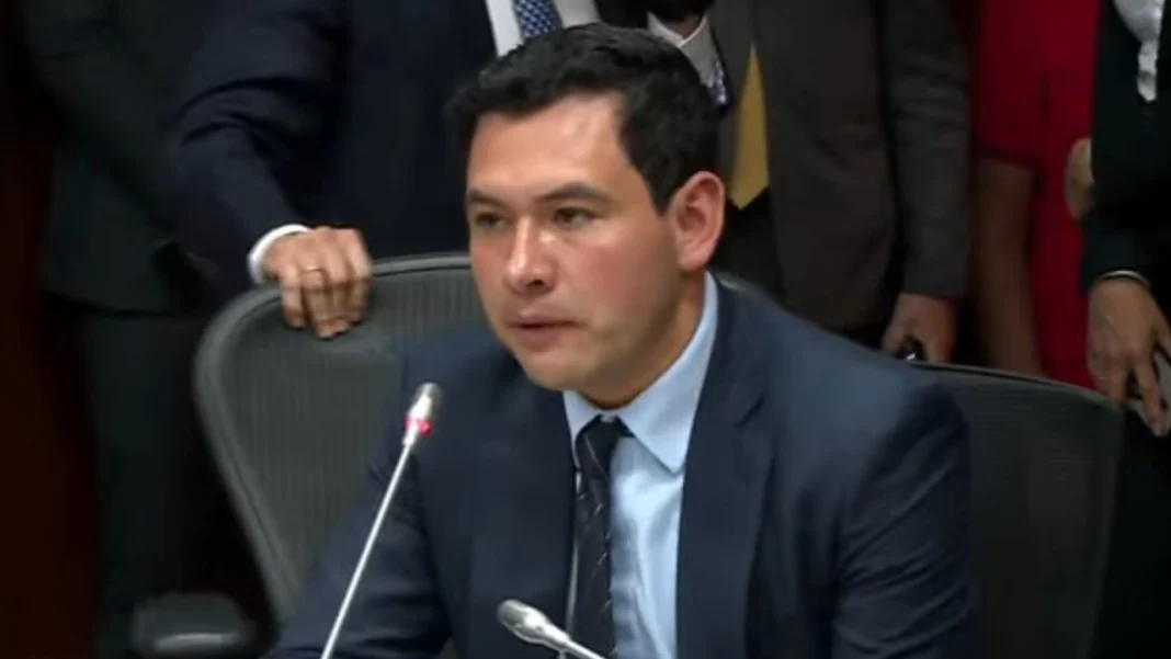 Las respuestas del presidente de la Fiduprevisora, Mauricio Marín, no fueron satisfactorias para algunos senadores de la Comisión Sexta del Senado de la República, donde también fueron citados a un debate de control político los ministros de Salud, Guillermo Alfonso Jaramillo; y de Educación, Aurora Vergara; al igual que el superintendente de Salud, Luis Carlos Leal.