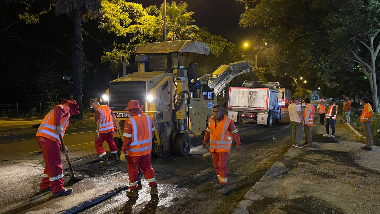 La rehabilitación de la infraestructura vial en Cali ha logrado recuperar más de 11 mil metros lineales en vías principales, conectoras y barriales, durante los primeros 4 meses de gestión de la Alcaldía de Alejandro Eder.