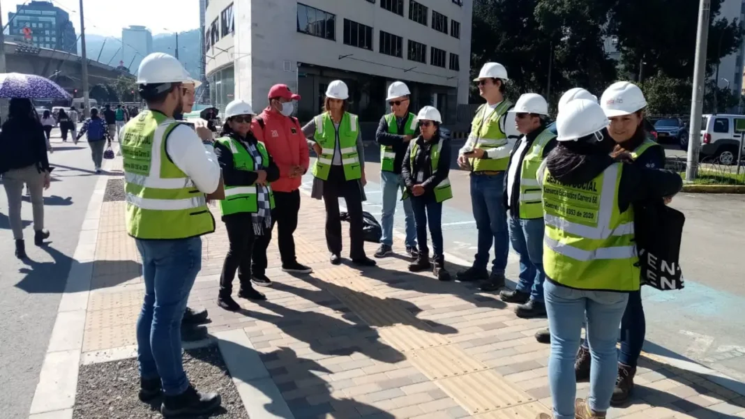¿Cuál es el impacto de los comités de control social en las obras de infraestructura del IDU en Bogotá?