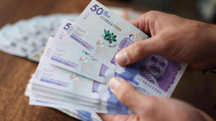 El peso colombiano marca el ritmo de las divisas emergentes al cierre del año