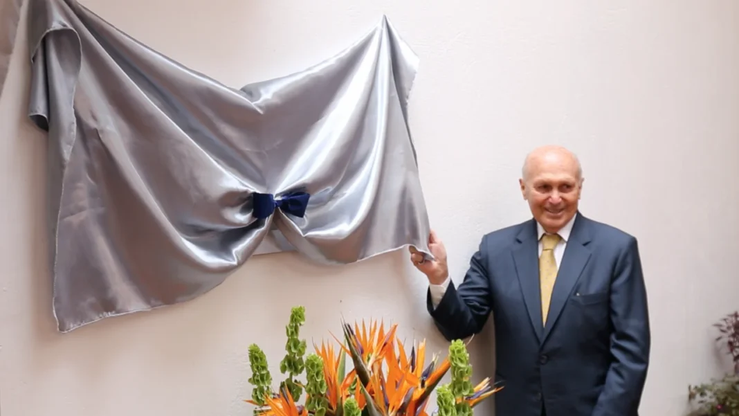 A través de una publicación en su portal web y redes sociales, la Fundación Cardioinfantil confirmó el deceso del Dr. Camilo Cabrera Polanía, fundador de la institución.