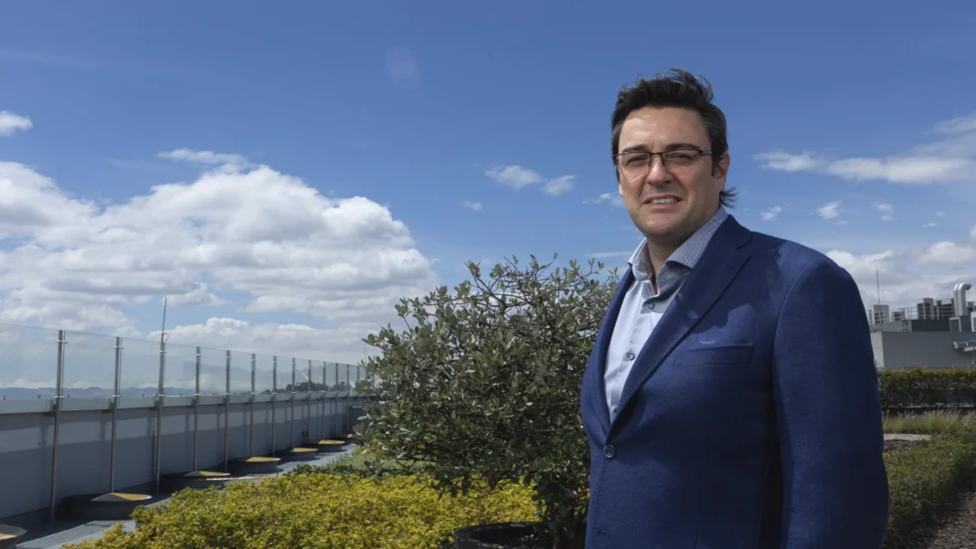 Germán Borromei, Gerente General de Oracle Colombia, revela cómo la empresa lidera la infraestructura tecnológica con inteligencia artificial y la primera nube pública del país.