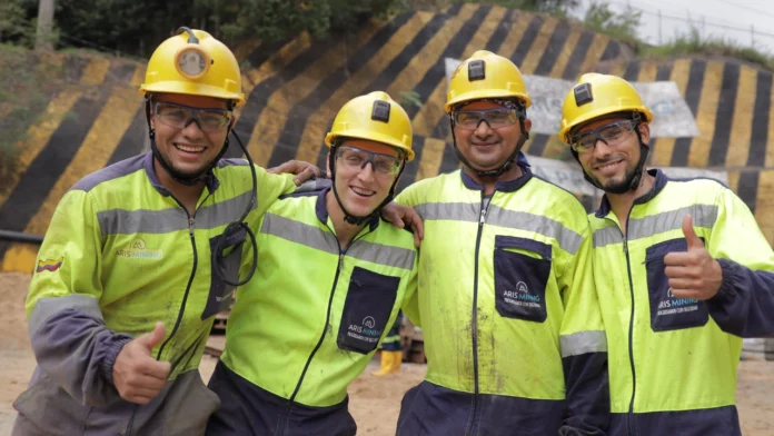 Aris Mining, pionera en proyectos educativos financiados por regalías en Colombia