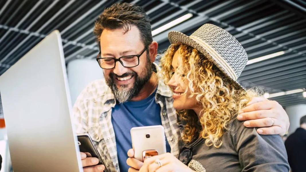 Medellín, la ciudad de la eterna primavera, se está consolidando como un vibrante centro para nómadas digitales y el florecimiento de industrias creativas.