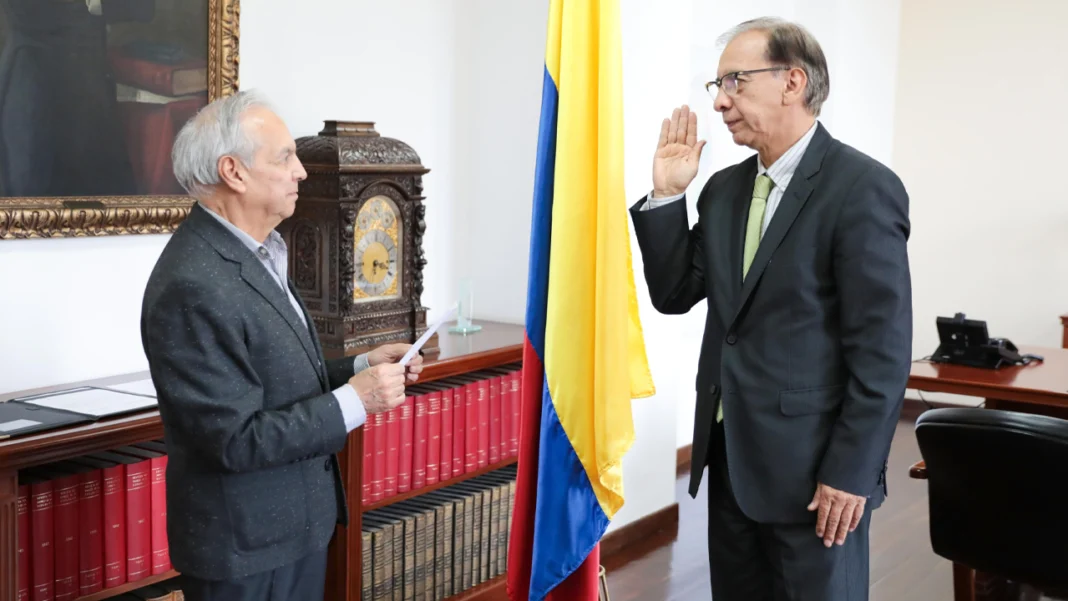 En un acto presidido por el ministro de Hacienda, Jairo Villabona asumió como nuevo director de la Dian, uno de sus principales retos será mejor el recaudo tributario del país.