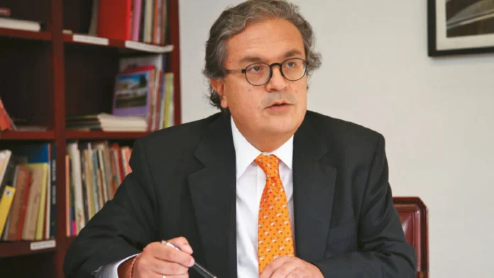 El Banco AV Villas anunció un cambio de liderazgo, Juan Camilo Ángel Mejía renuncia como presidente y será reemplazado por Gerardo Alfredo Hernández Correa a partir del 1º de julio de 2024.