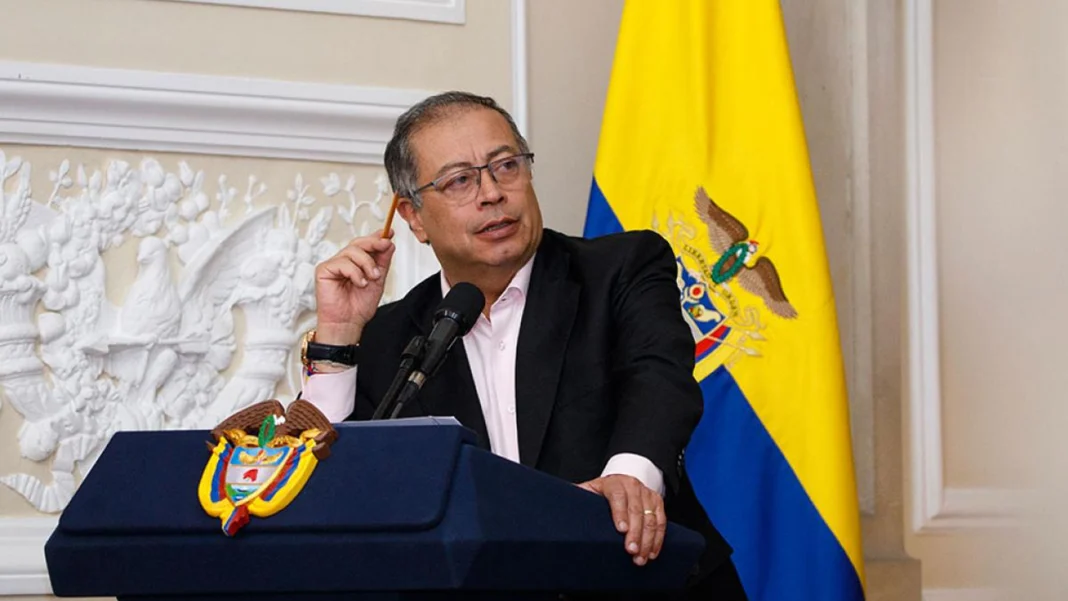 Este martes en una alocución desde la Casa de Nariño, Gustavo Petro volvió a referirse sobre una posible Asamblea Nacional Constituyente en Colombia de miras al futuro, donde el presidente criticó a quienes satanizan la idea y no descarta reelegirse.