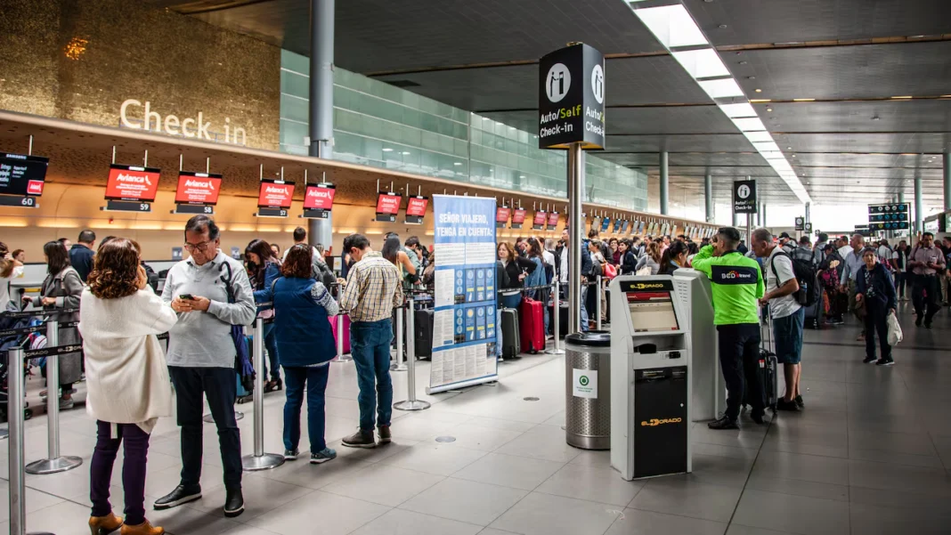 El Gobierno Nacional reporta un aumento del 17% en la movilización de pasajeros y carga por transporte aéreo en Colombia durante los primeros cinco meses de 2024, según datos de la Aeronáutica Civil.