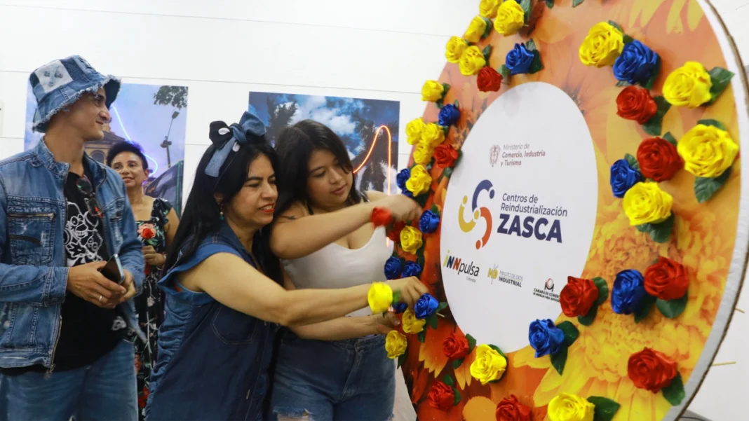 El Centro ZASCA de Medellín culmina su primera cohorte con avances en productividad, asociatividad y calidad de productos en 70 unidades de confección de prendas, transformando la industria de la moda local.