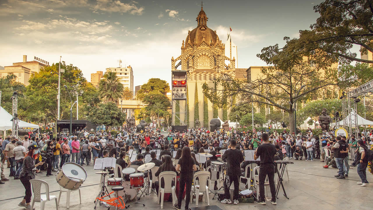 Colombia se prepara para un mes de julio repleto de actividades culturales en 2024, destacando eventos como festivales, conciertos y teatro en diversas ciudades, celebrando su riqueza artística y diversidad cultural.