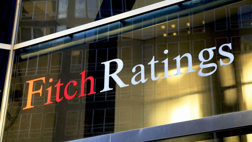 Fitch Ratings reafirma la calificación crediticia de Colombia en BB+ con perspectiva estable, destacando la estabilidad macroeconómica, la reducción de la inflación y la independencia del Banco de la República.