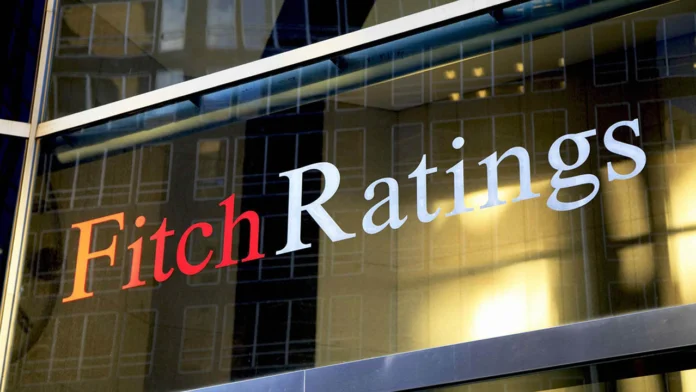Fitch Ratings reafirma la calificación crediticia de Colombia en BB+ con perspectiva estable, destacando la estabilidad macroeconómica, la reducción de la inflación y la independencia del Banco de la República.