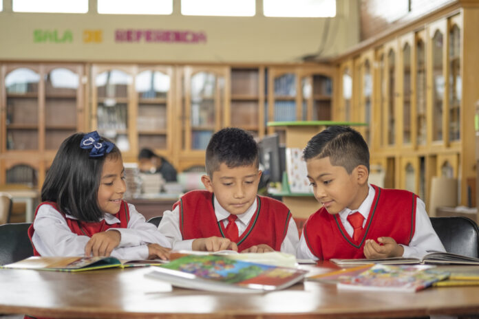 La educación de calidad es una prioridad para Alquería, y a través de la Fundación Alquería Cavelier, la compañía ha impactado a más de 113 mil estudiantes de colegios públicos en Cundinamarca.