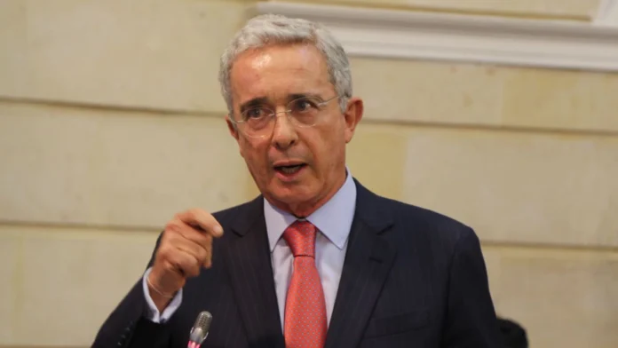 Uribe asegura que 'Fast Track' es inconstitucional y argumenta su perspectiva