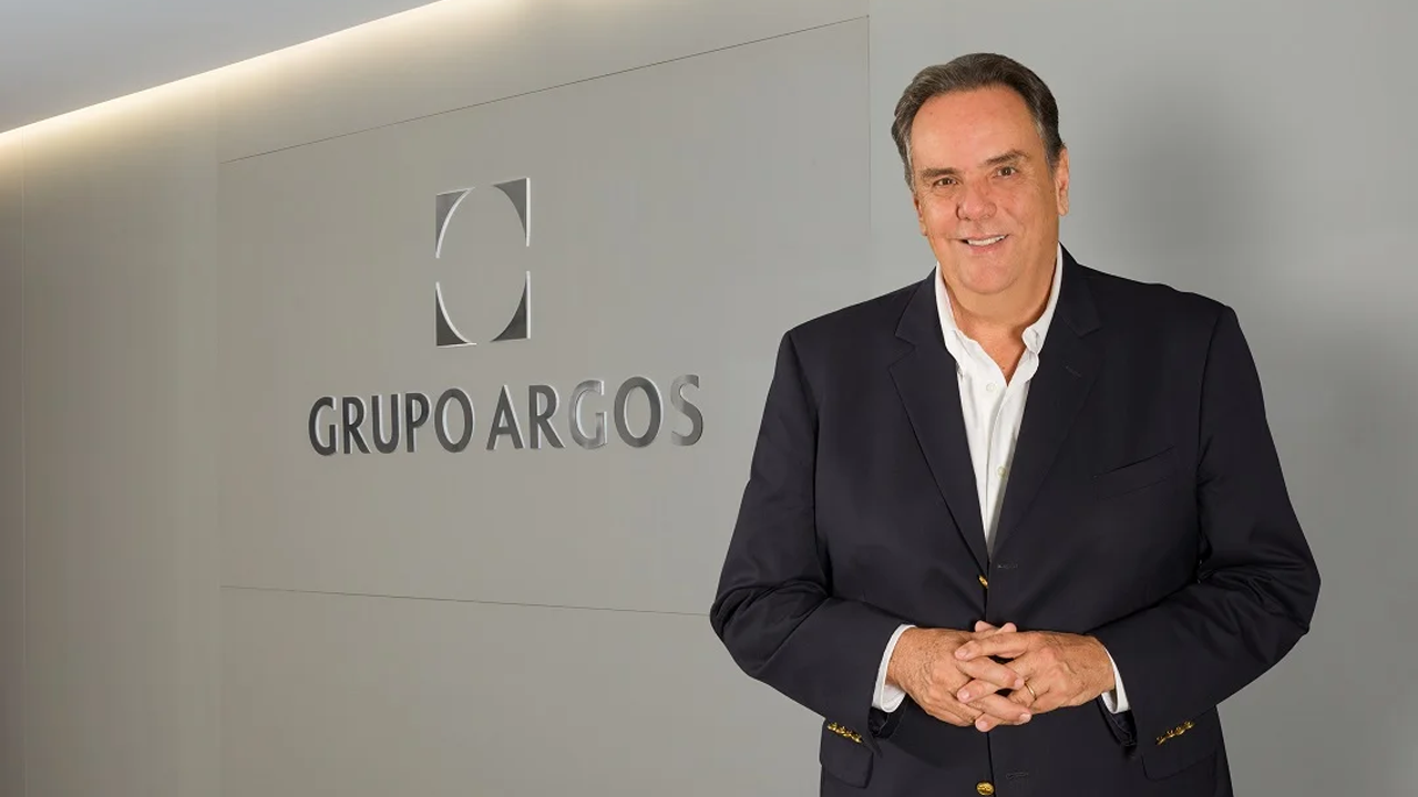 La acción ordinaria de Grupo Argos superó los COP 17.000, recuperando niveles de precios previos a 2020. Este aumento del 38% refleja la eficacia de sus estrategias y la confianza del mercado en sus operaciones.