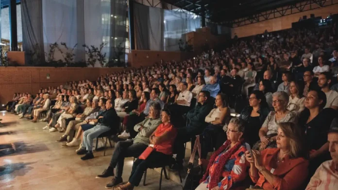 Teatro El Tesoro en Medellín presenta noches de bolero y rock en julio